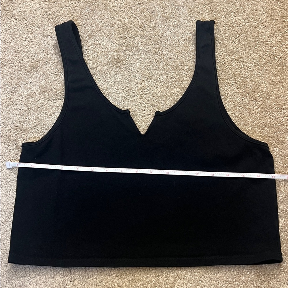 Good American Notched Neck Crop Tank Black Sleeveless Tank Size 4 XL - Picture 6 of 9
